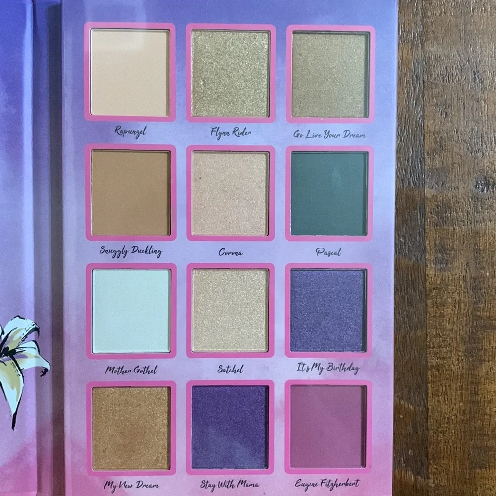 New Taste Beauty x Disney Princess 👸 Rapunzel Eyeshadow Palette